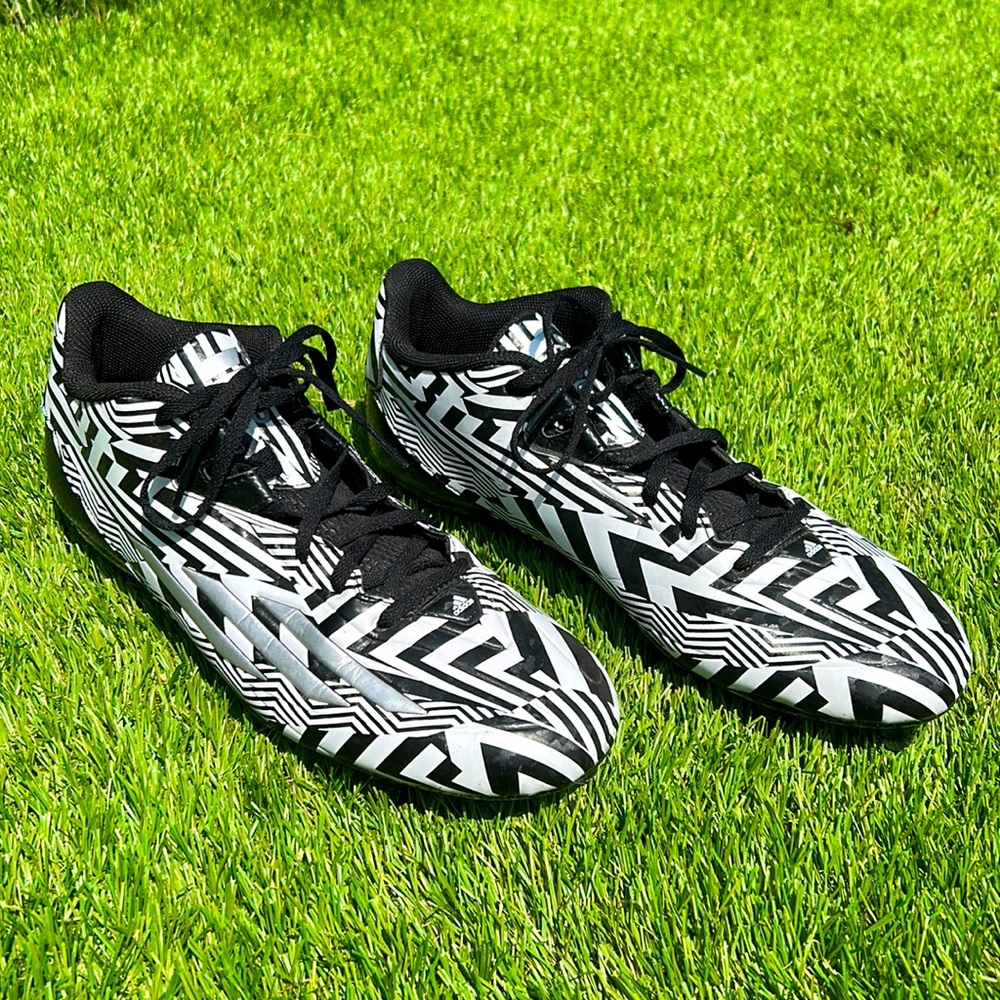Adidas low top football spikes